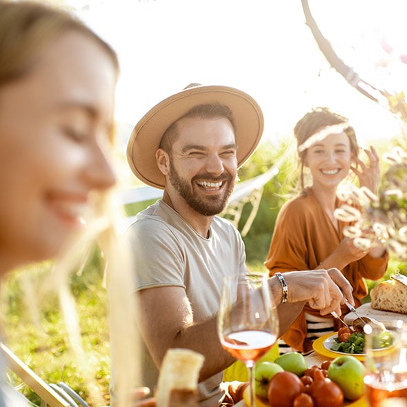 Friends enjoying a lunch date after enjoying the benefits of direct deposit.