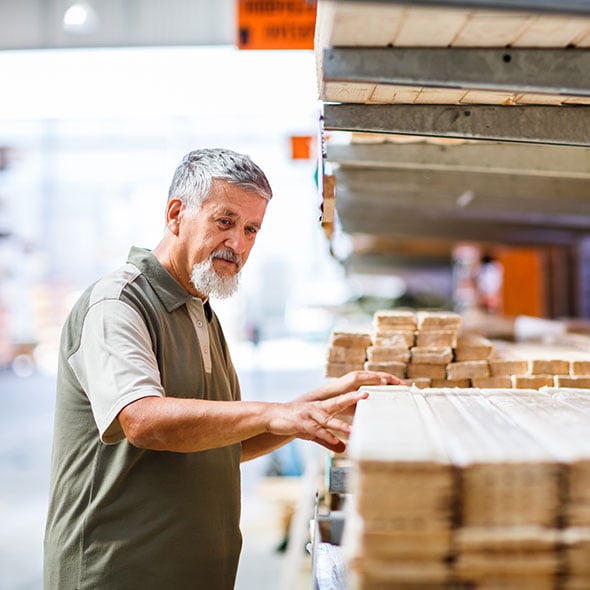 Man using a business line of credit to buy materials for his small business in Portland Oregon.