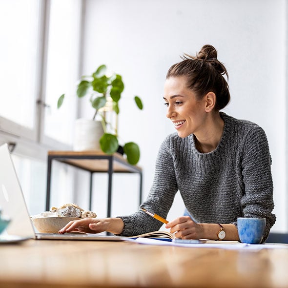 Woman setting up direct deposit on her computer.